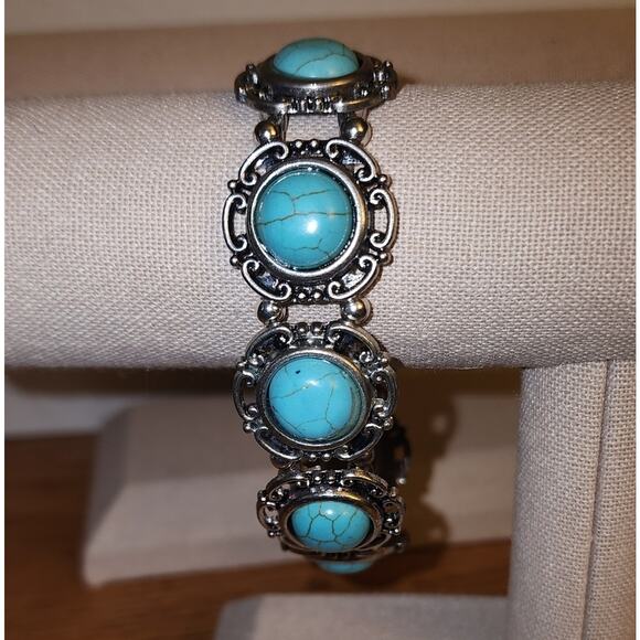 Jr Designs Jewelry - JR DESIGNS TURQUOISE COLOR  EUC silver COLOR BRACELET